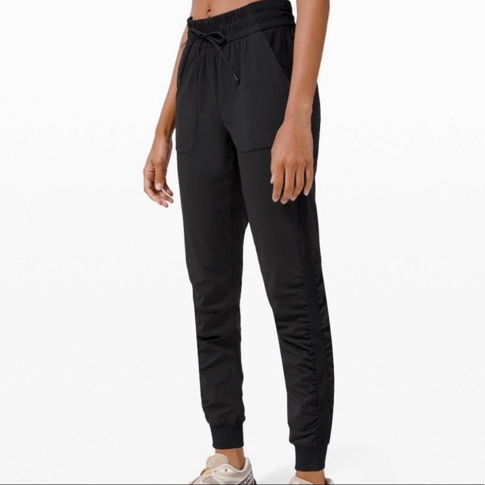 EEUC Lululemon Beyond the Studio 7/8 Jogger size 6